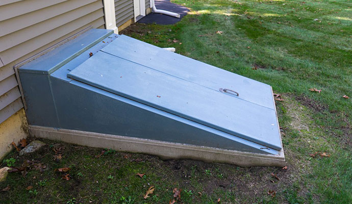 Access door of crawl space