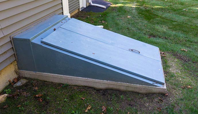 Crawl space entry door