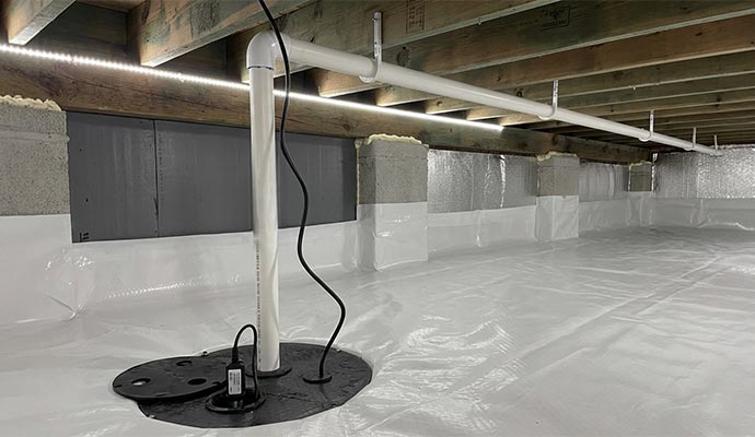 Crawl space sump pump with encapsulation